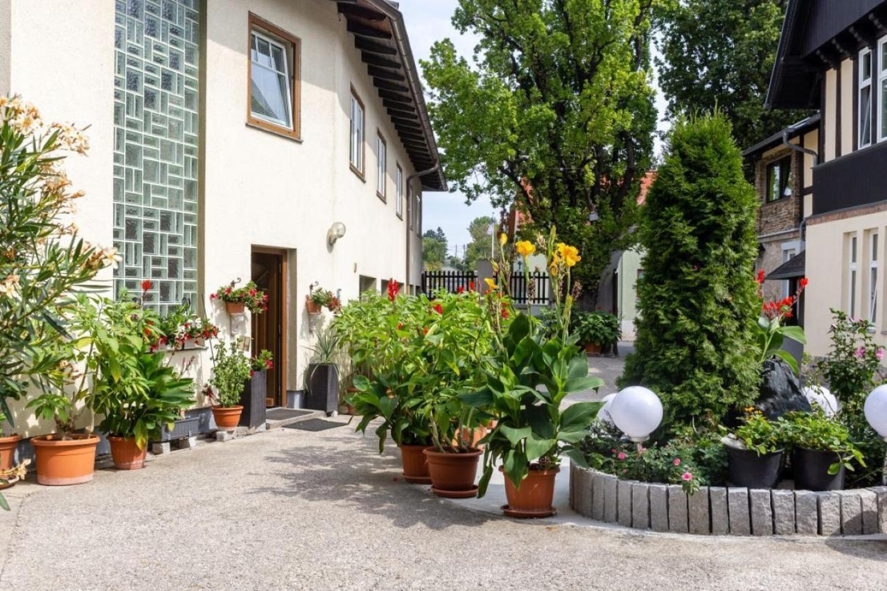 Haus Zu Den Zwei Eichen Apartman Perchtoldsdorf Kültér fotó