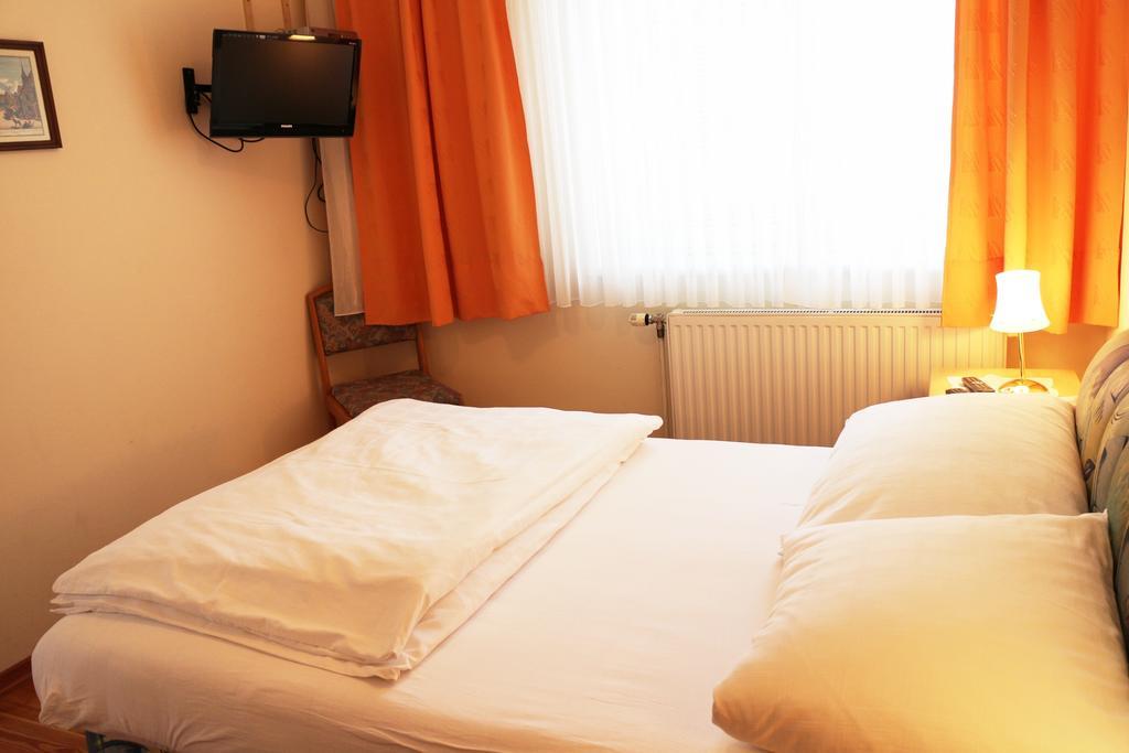 Haus Zu Den Zwei Eichen Apartman Perchtoldsdorf Kültér fotó