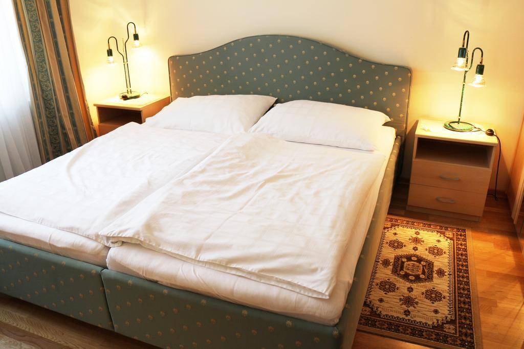 Haus Zu Den Zwei Eichen Apartman Perchtoldsdorf Szoba fotó