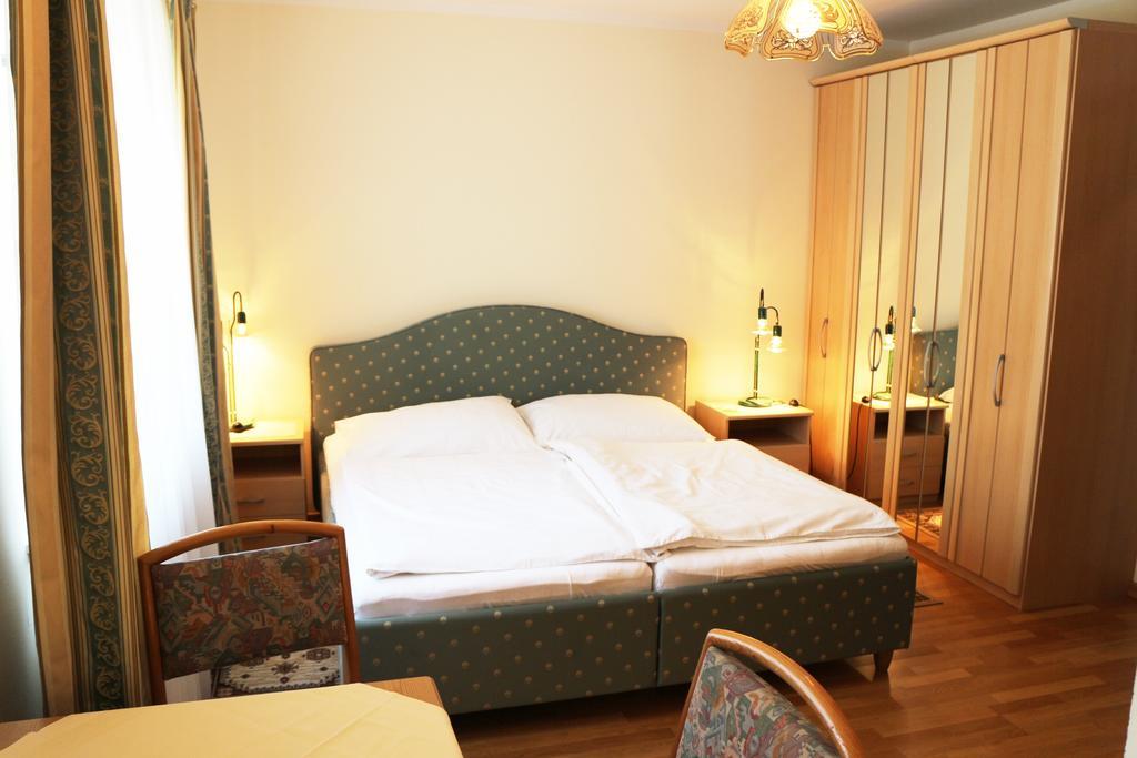 Haus Zu Den Zwei Eichen Apartman Perchtoldsdorf Kültér fotó